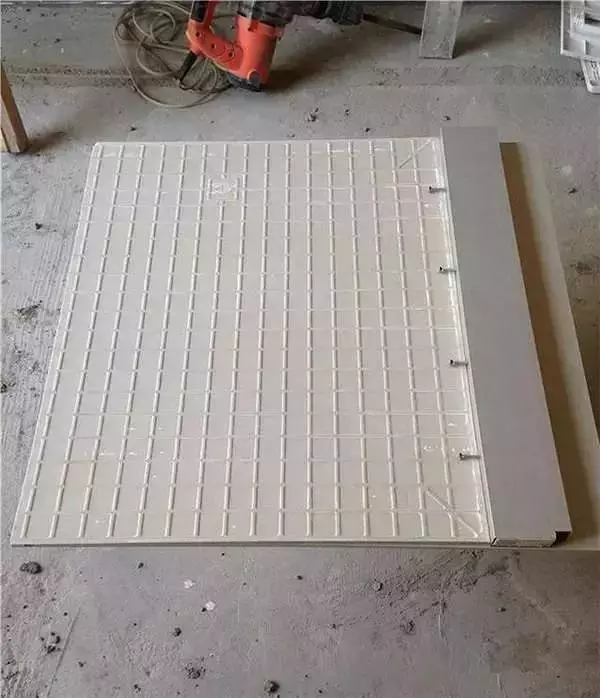 老爸亲手砌橱柜，效果真不赖，左邻右舍看了都来找我爸帮他们砌！