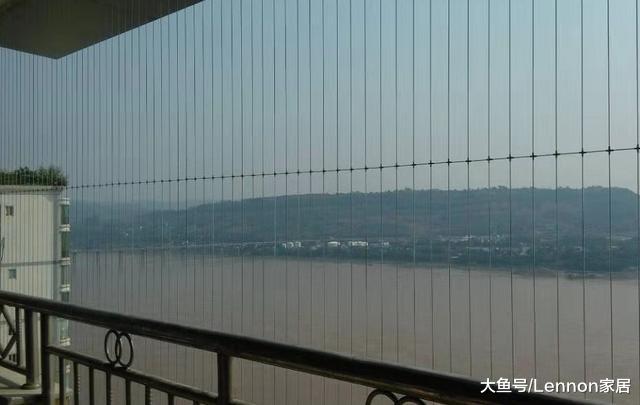 阳台安装防盗网影响采光，学学人家装这种，安全又通亮