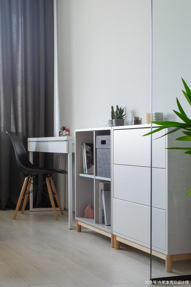 单亲妈妈带孩子住35㎡老房，厨房放玄关阳台抬高20公分，终于有卧室了