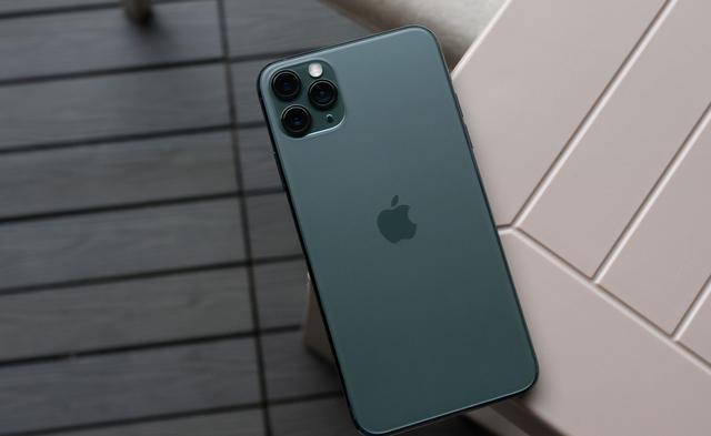 iPhone11S全面曝光：Oled+屏下指纹+高通基带，库克这次终于妥协！