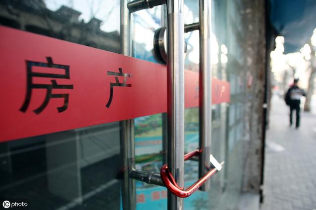 为何“二手房交易”都是通过中介而不是房东呢？中介无意说出答案