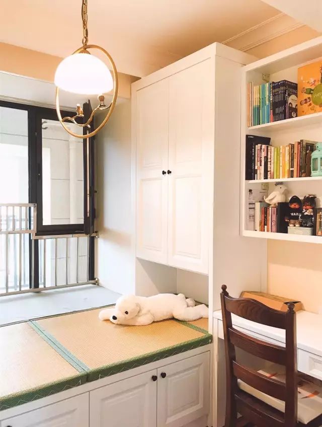 书房和榻榻米结合在一起，这才是最适合小户型的装修！