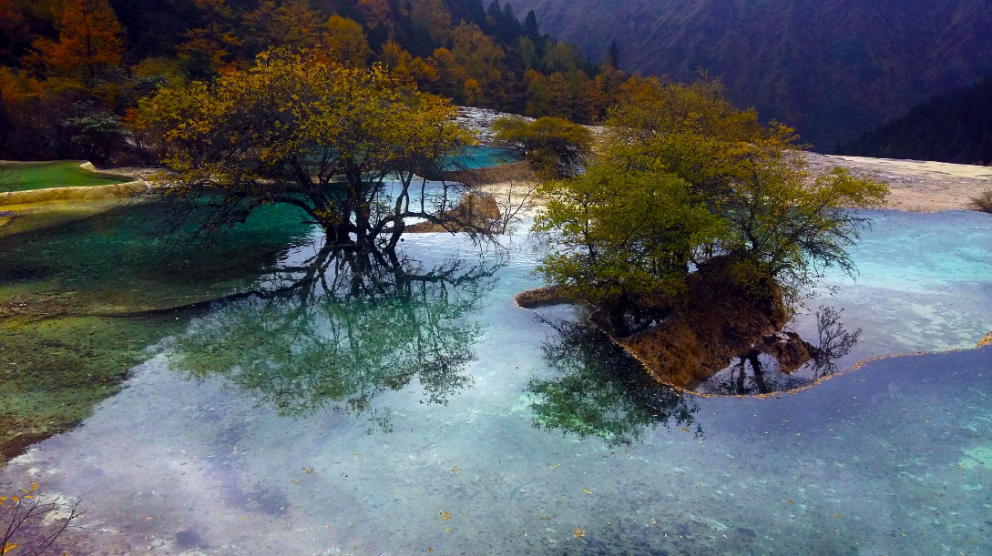 童话世界的天堂，城市里的桃花源，四川黄龙仙气十足