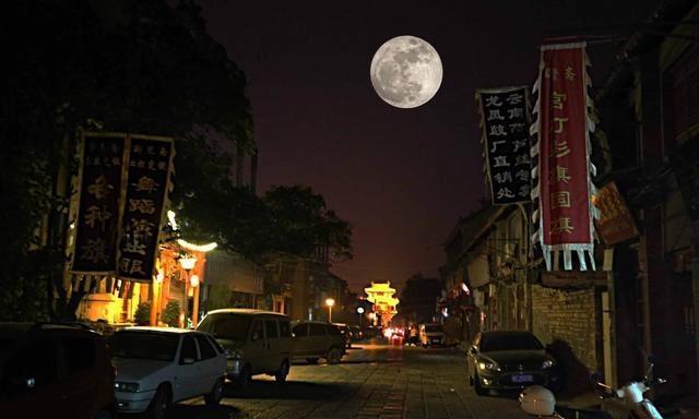 今年最后一次超级月亮