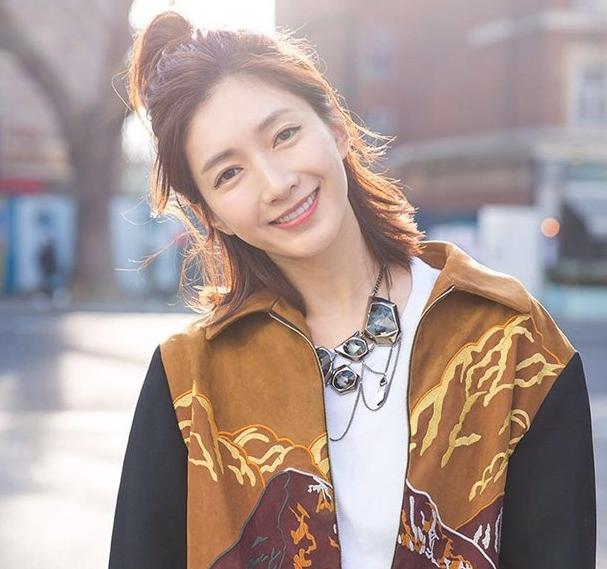 带你看看江疏影现实的豪宅，房子面积真大，头次见装修这么豪华