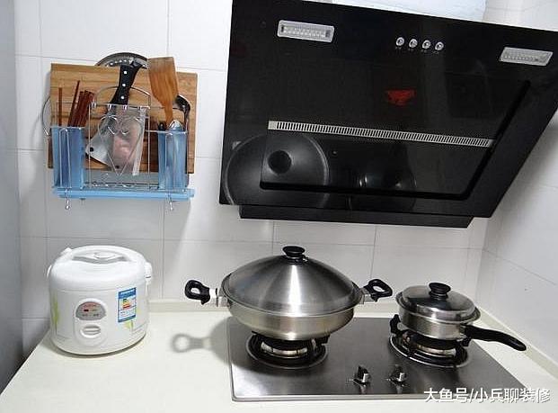 晒晒46平的公租房，连卧室都没有，床直接放客厅！你见过吗