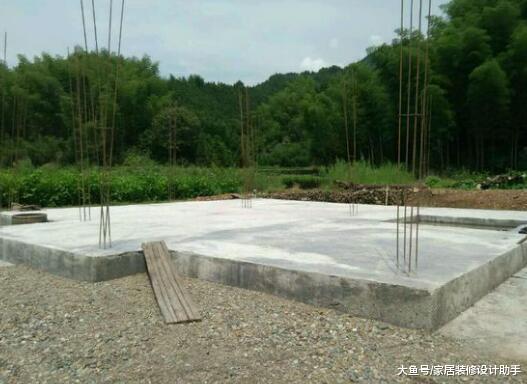 不挖地基直接做满堂红建三层别墅, 完工后成邻居们茶余饭后的笑话