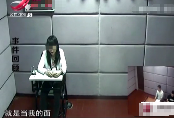 丈夫与别的女人有情况，妻子：当着我的面，跟别的女人打情骂俏