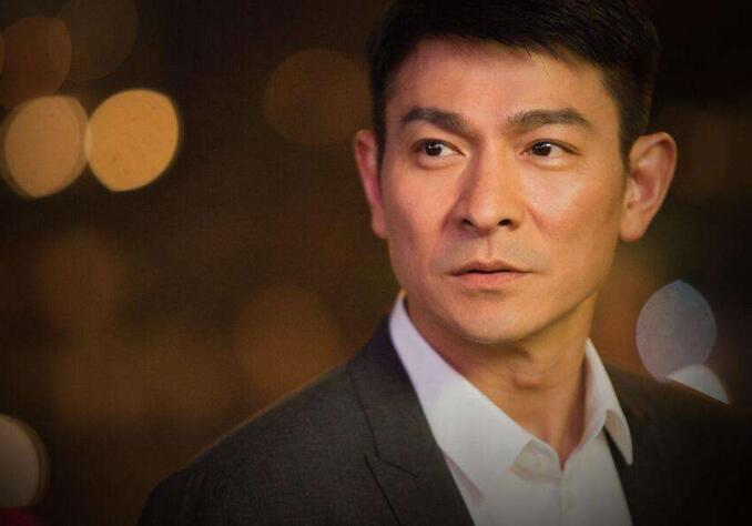 刘德华伤后首次开工拍戏, 妻子送爱心便当, 网友: 有这么差钱吗?