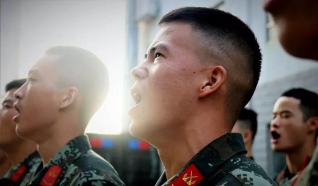 如果用一句话证明你当过武警，你怎么说？