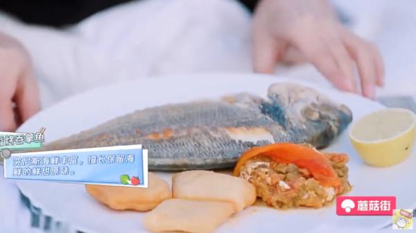 杨超越失控吼叫! 饮食不合口味, 焦躁不安痛哭: 我要辣椒酱, 要逼死我