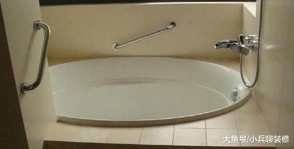 突发奇想在卫生间砖砌了个浴缸，贴好砖发到业主群大家都炸了！