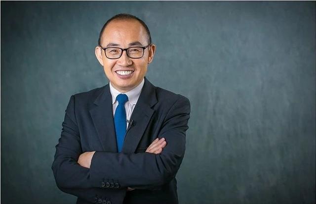 一线房价5+万还在控制人口，二线城市送房又送钱，年轻人如何选？