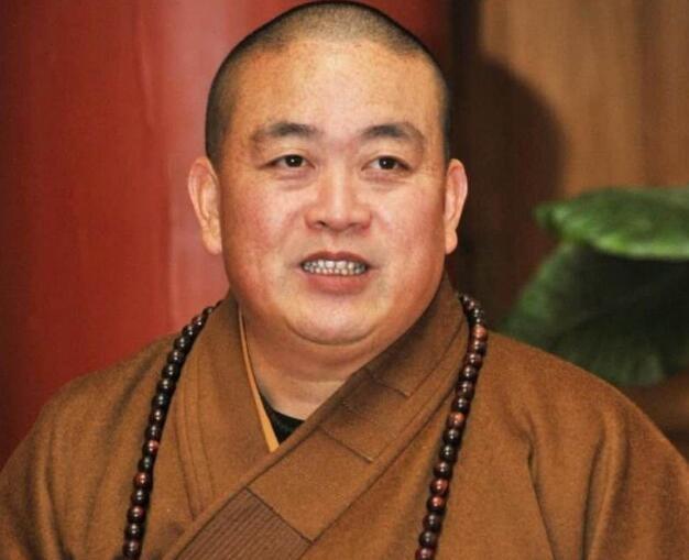 他是少林寺方丈，曾说会72绝技，如今身价过千万，开豪车