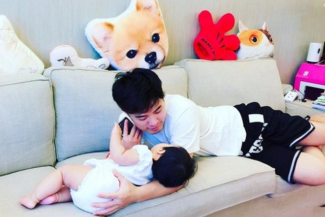 陈赫晒出自己住的房子，在家带娃洗碗都是他做，老婆也太幸福了
