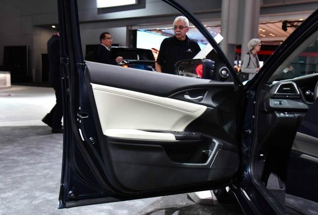 本田终于良心了!新车比凯美瑞帅气十倍,油耗才4L仅16万,要火了