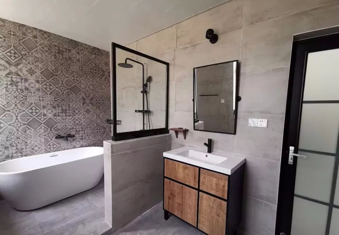 玻璃or浴帘，淋浴房用什么隔断好？