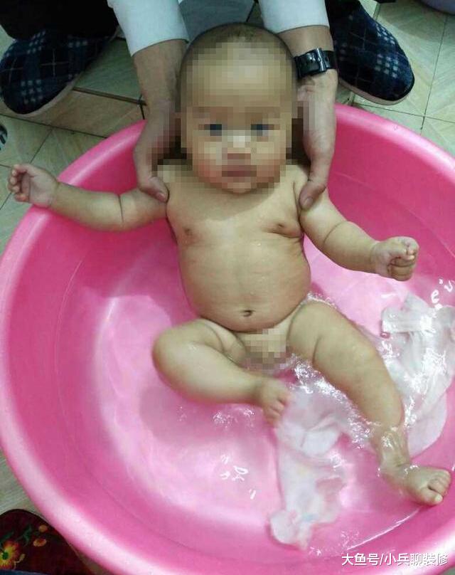 裸婚被朋友嘲笑，如今一家三口租房生活，其中的心酸只有自己知道