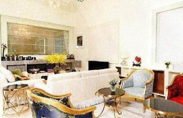 ?参观刘嘉玲上海的豪宅，抱枕还绣有金龙，连家具都是“御用”的