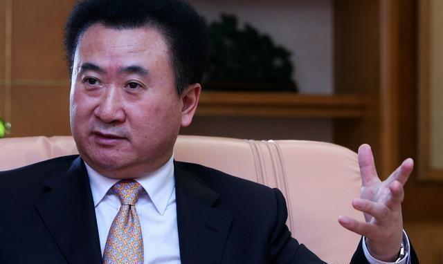 地产大佬们争相抛房的背后, 释放的是房价下跌的信号?
