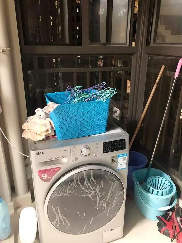 阳台就应该做上洗衣机和吊柜！