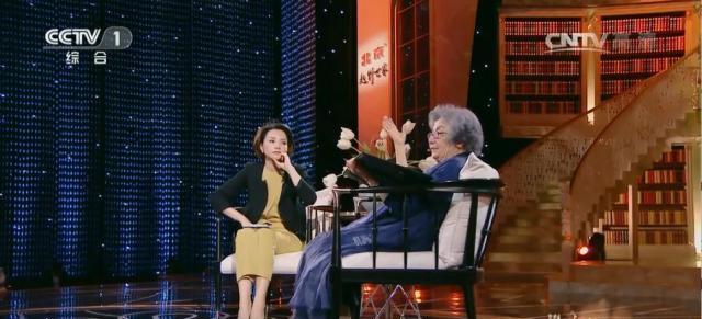 95岁裸捐3568万，回国执教40年，她是当之无愧的大女人