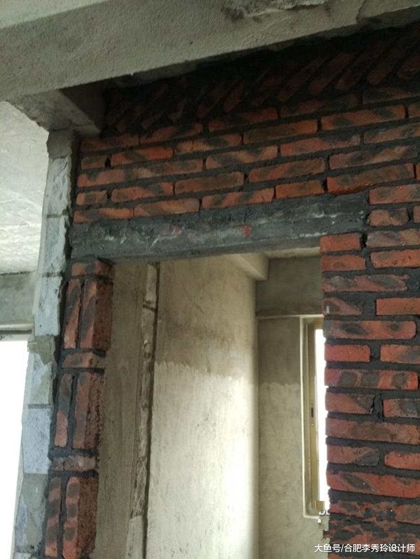 师傅装修偷工减料, 门头做过梁却不放钢筋, 业主: 拿我生命开玩笑?