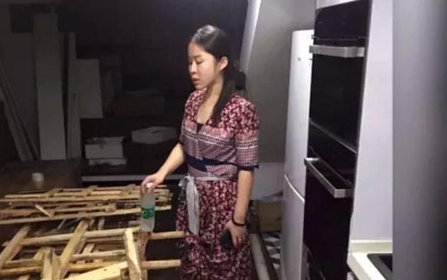 北漂姑娘租下22㎡蜗居，将其改成8间房，房东看了免去房租费