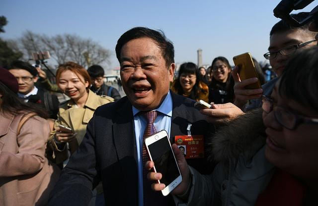 买不起卖不掉！楼市“僵局”如何破？任正非犀利评价，曹德旺谏言