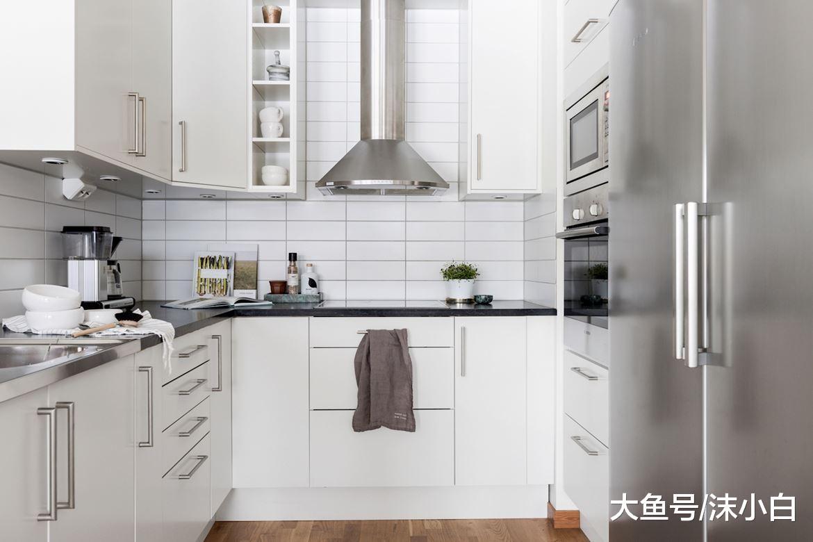 曬我82平小戶型，玄關裝衣柜，臥室有大陽臺，真想立馬搬進來住！