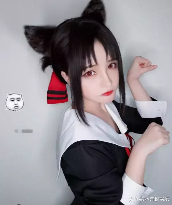 四宫辉夜cos，小姐姐服装造型神还原，神态动作太撩人！