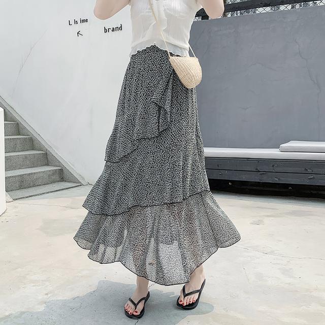 哇，这时尚半身裙，终于上新了！百搭又减龄，五一出游穿刚好