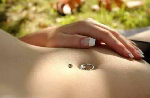 肚脐里的泥是什么，为什么都说不能用手抠呢？我想你肯定搞错了