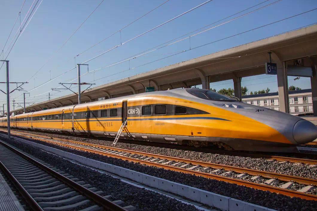 假日新资讯丨京张高铁完成联调联试，开通进入倒计时！最高时速385公里