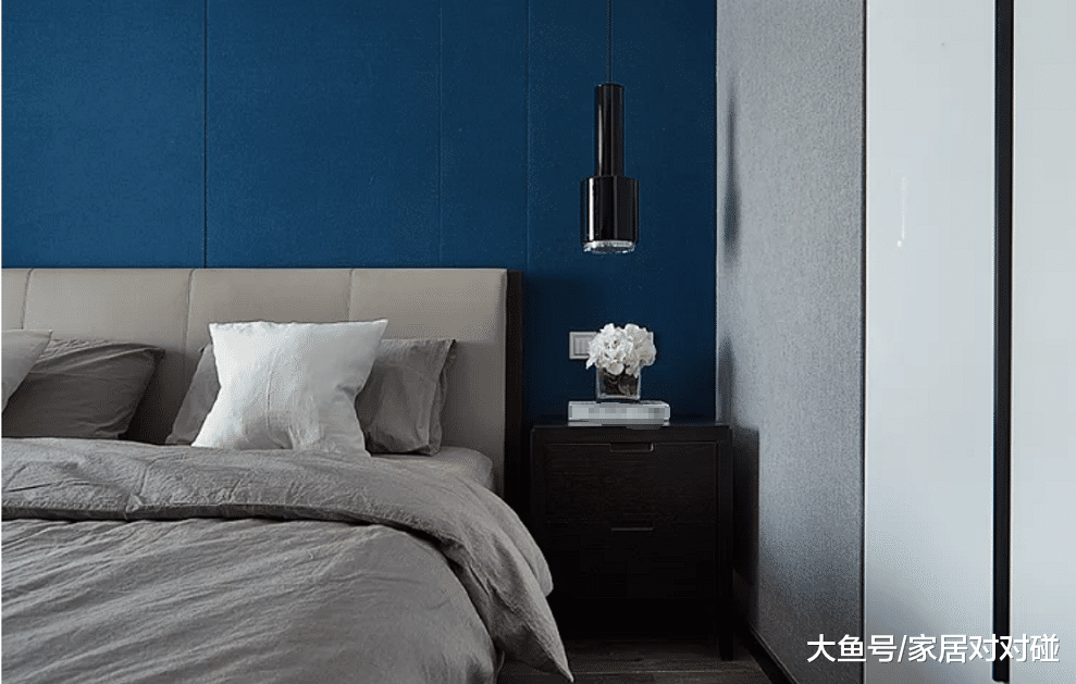 媳妇硬是打通沙发墙, 设透明隔断! 完工后我懵了, 全屋真心大气!