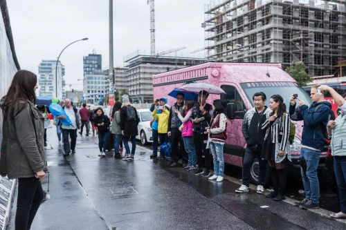 打卡潮流涂鸦地标，别忘带上夜景自拍小能手华为nova5系列