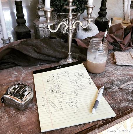 人不如狗系列！女主人在自家后院专为狗狗们建造了一座豪宅……