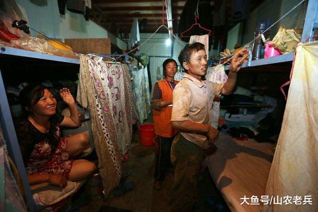 农民工进城，夫妻宁愿混住工地宿舍也不租房，是因为差这些钱吗？