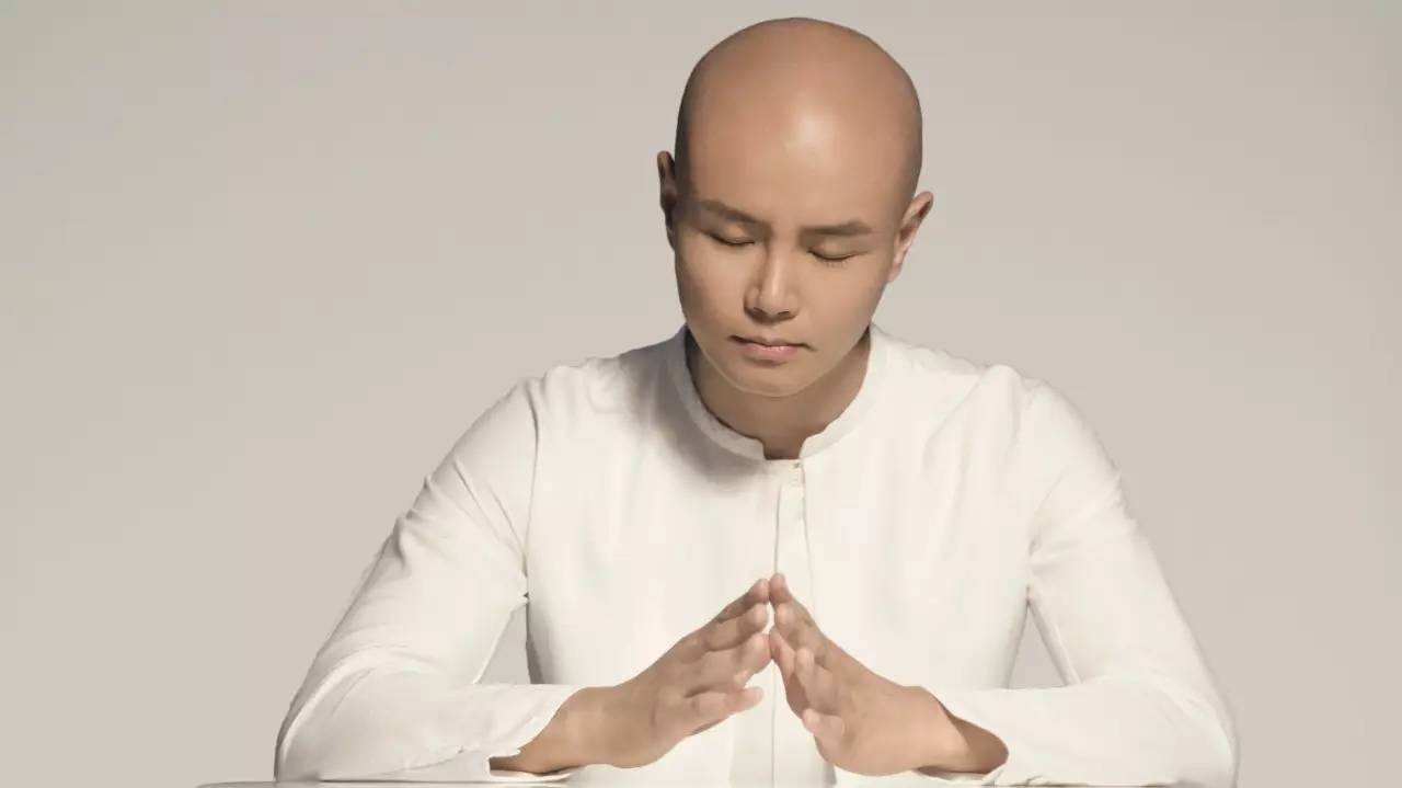 他当众骂金星太监，亲吻女演员，却在董明珠面前被怼到哑口无言！