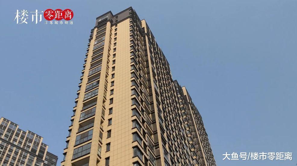 南京城北老盘捂不住了! 两年涨价5000元/㎡, 人不够也摇号? 开发商: 我也要面子啊!