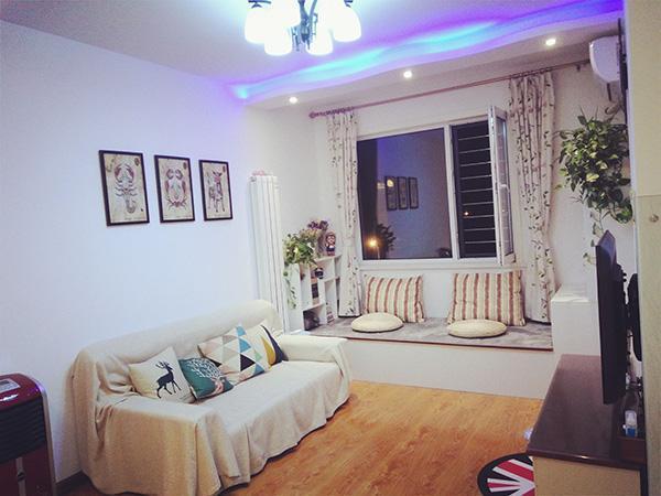 我家新房64平，把阳台和客厅打通做了一个榻榻米，一房秒变两房！