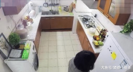 走进韩雪现实的家，阳台设计成榻榻米，这个设计真是绝了