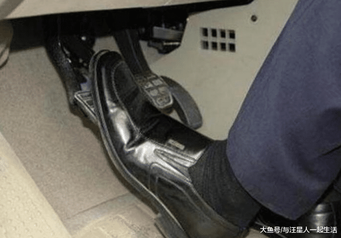 汽车打火时要不要踩离合？维修工：发动机都快大修了，还不改？
