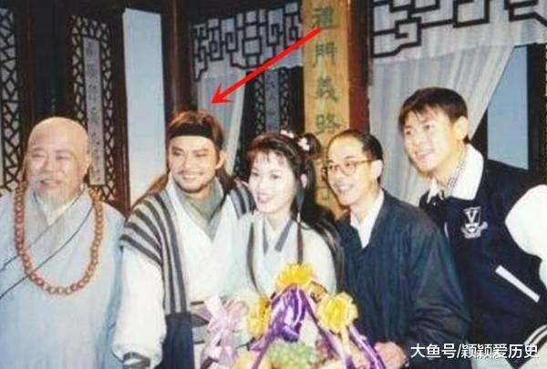 黄日华|乔峰为何总是带着帽子？里面藏了音响吗？脱下帽子网友才明白