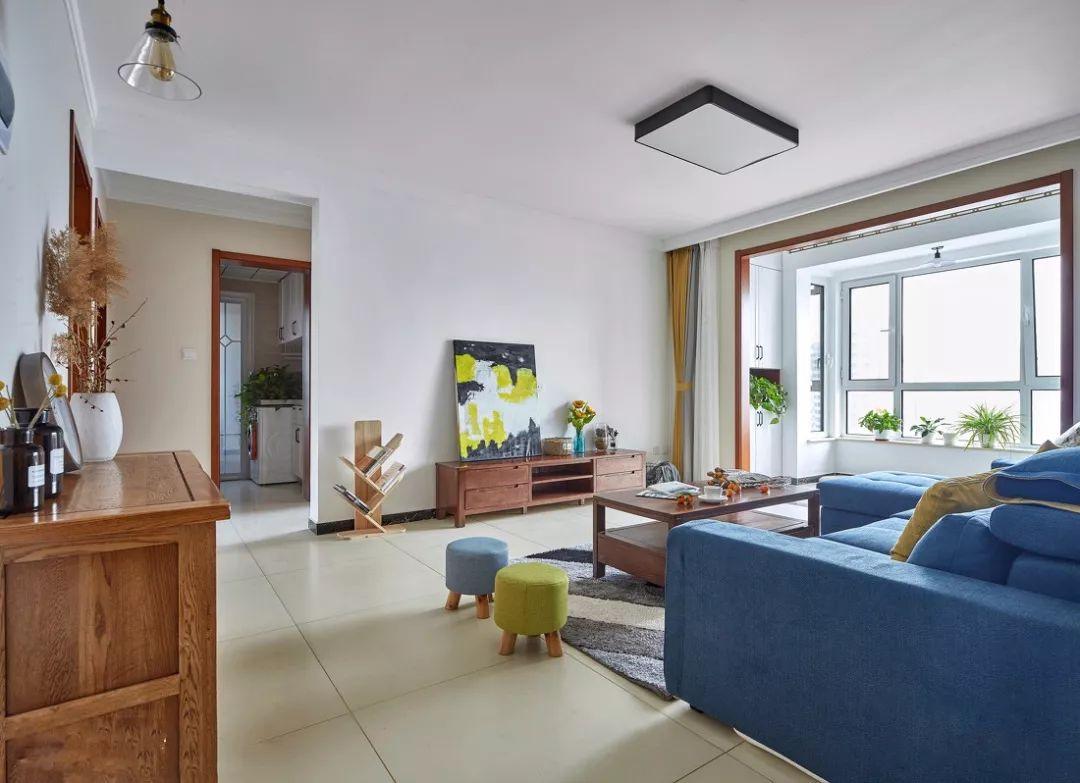 客厅装吸顶灯，虽然简单，却更实用！