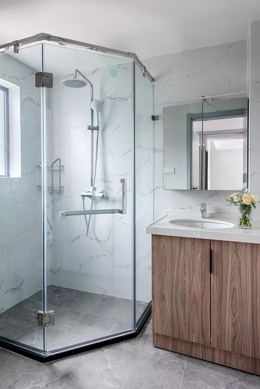 卫生间墙面砖，仿大理石质感，这叫高端！