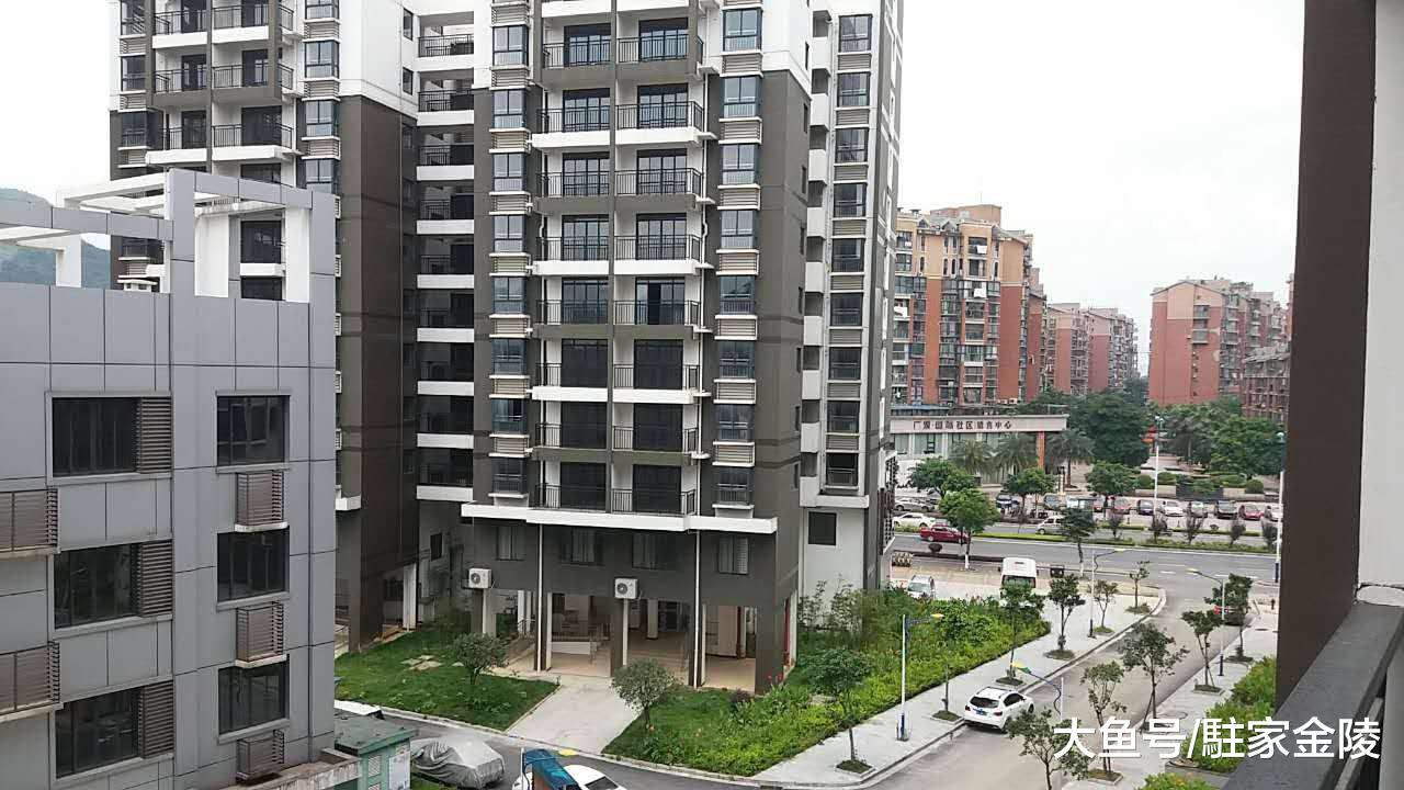 学区房只能买到老破小，还该不该买？如何才能提高居住质量？