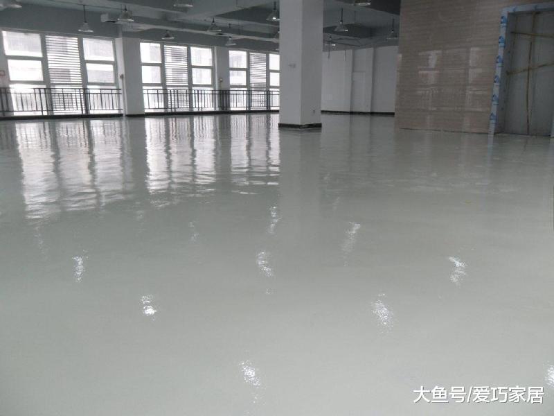 家里装修万万不要铺瓷砖, 如今流行全屋铺水泥, 真的太聪明了!