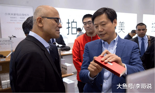 2.5D玻璃成“笑话”？雷军疯狂“嘲讽”友商旗舰机，声称吓掉了牙