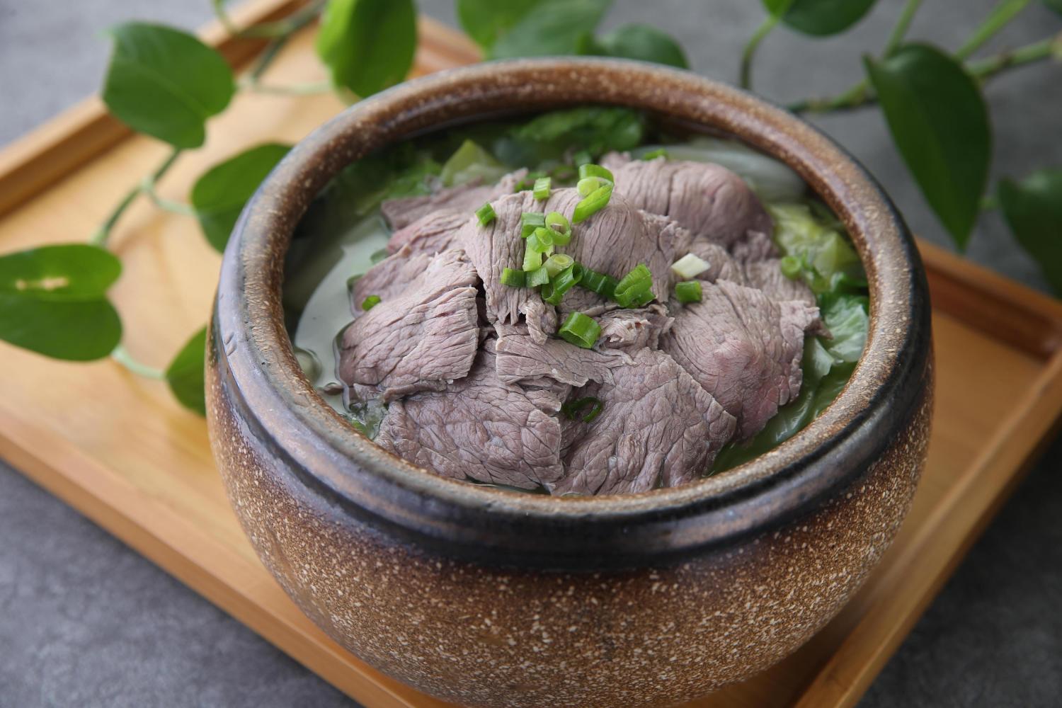 百年历史三代演变，春天去吃跷脚牛肉，让每一次精心准备的聚会既不失周全又有品位